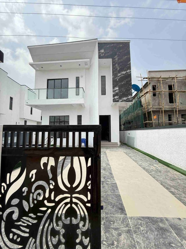 Newly Built 5 Bedroom Fully Detached Duplex for Sale📍 Ikota Lekki , Lagos